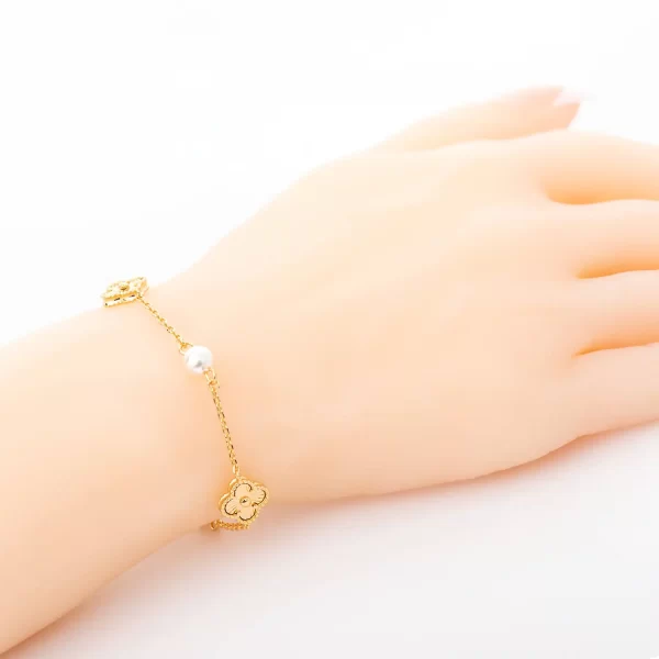 Golden bracelet with plated roses and pearls