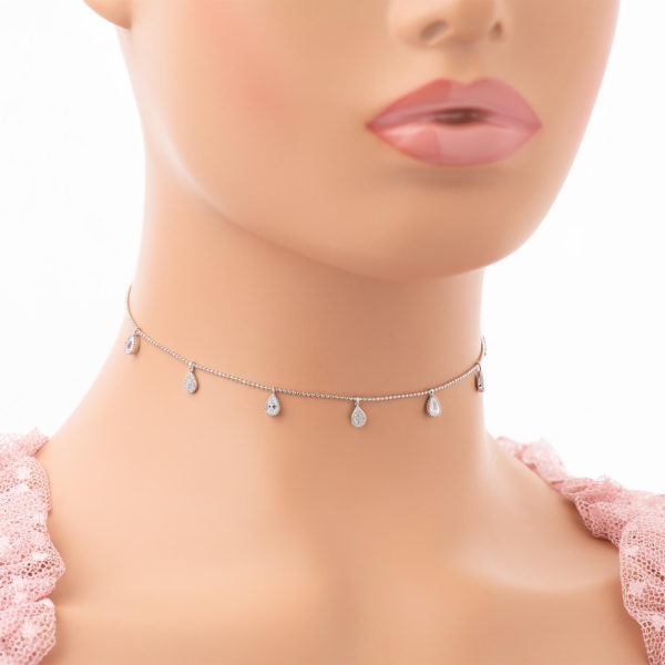 Silvery plated choker inlaid with zircon